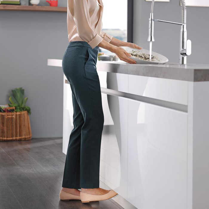 Змішувач сенсорний кухонний для мийки GROHE Essence FootControl (30311000)